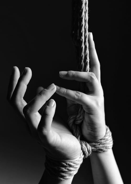 single-column-rope-black-white single-column-rope-black-white